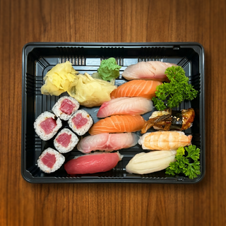 Sushi Deluxe Entree